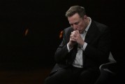 通许特斯拉股价收涨超3%：特朗普无意沟通，马斯克父亲劝儿子低头